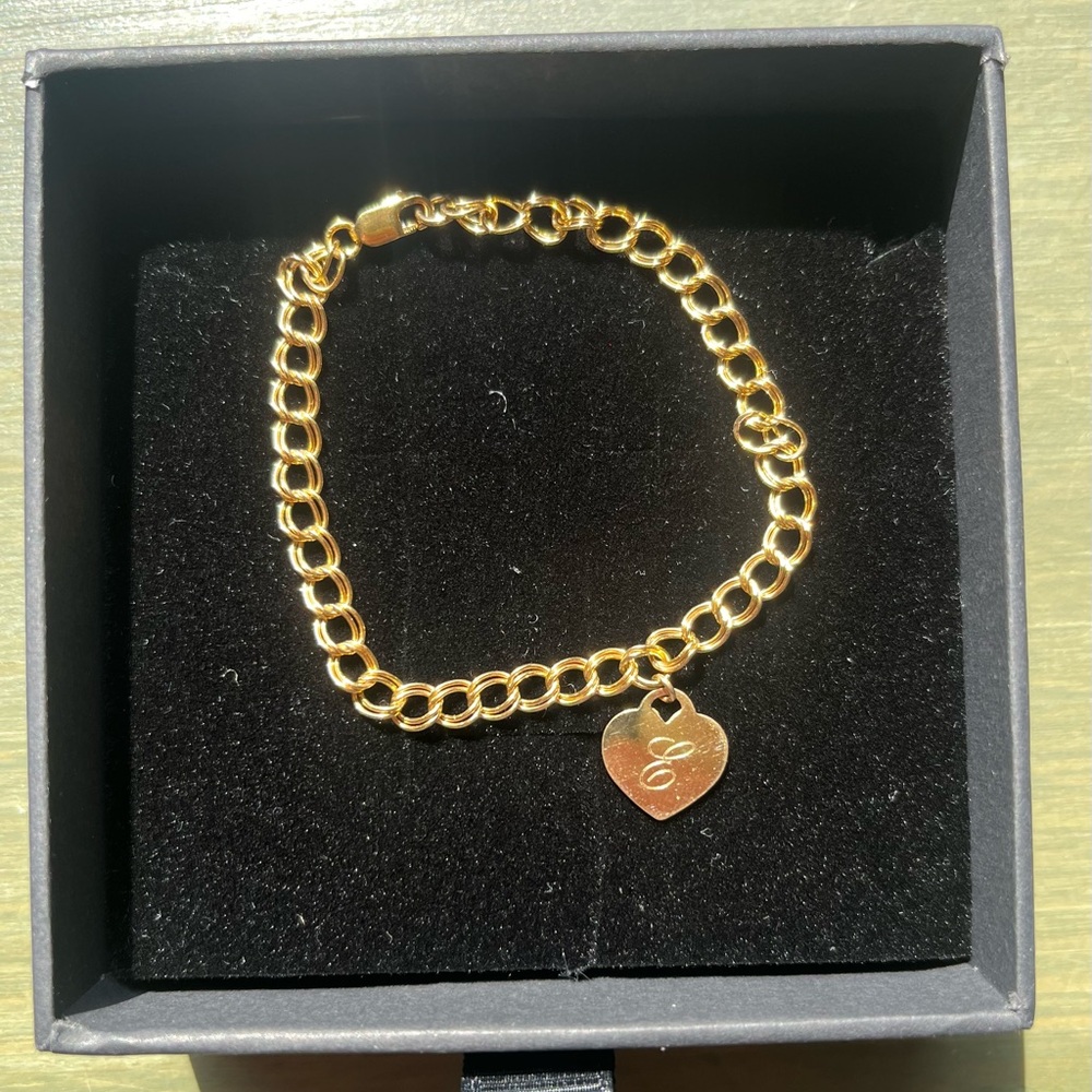 Truly Blessed Jewelry Gold Engraved ‘E’ Heart Bracelet - Picture 2 of 2